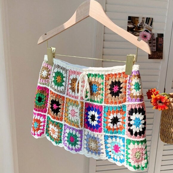 Multicolor Elegant Women's Colorful Floral Pattern Mini Knitted Skirt - Picture 1 of 3